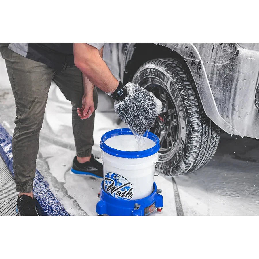 THE CYCLONE ULTRA WASH MITT - 8"X9" BLACK - 70% Polyester / 30% Polyamide - Interior Liner: 70% Polyester / 30% Polyamide "Gauntlet" Microfiber (Patented)