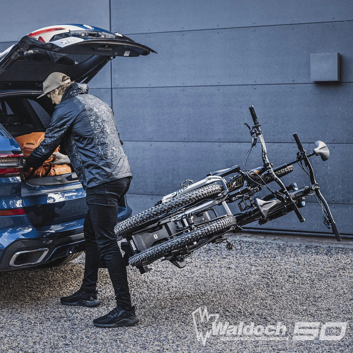 Thule EasyFold XT - 2-bike hitch bike rack black