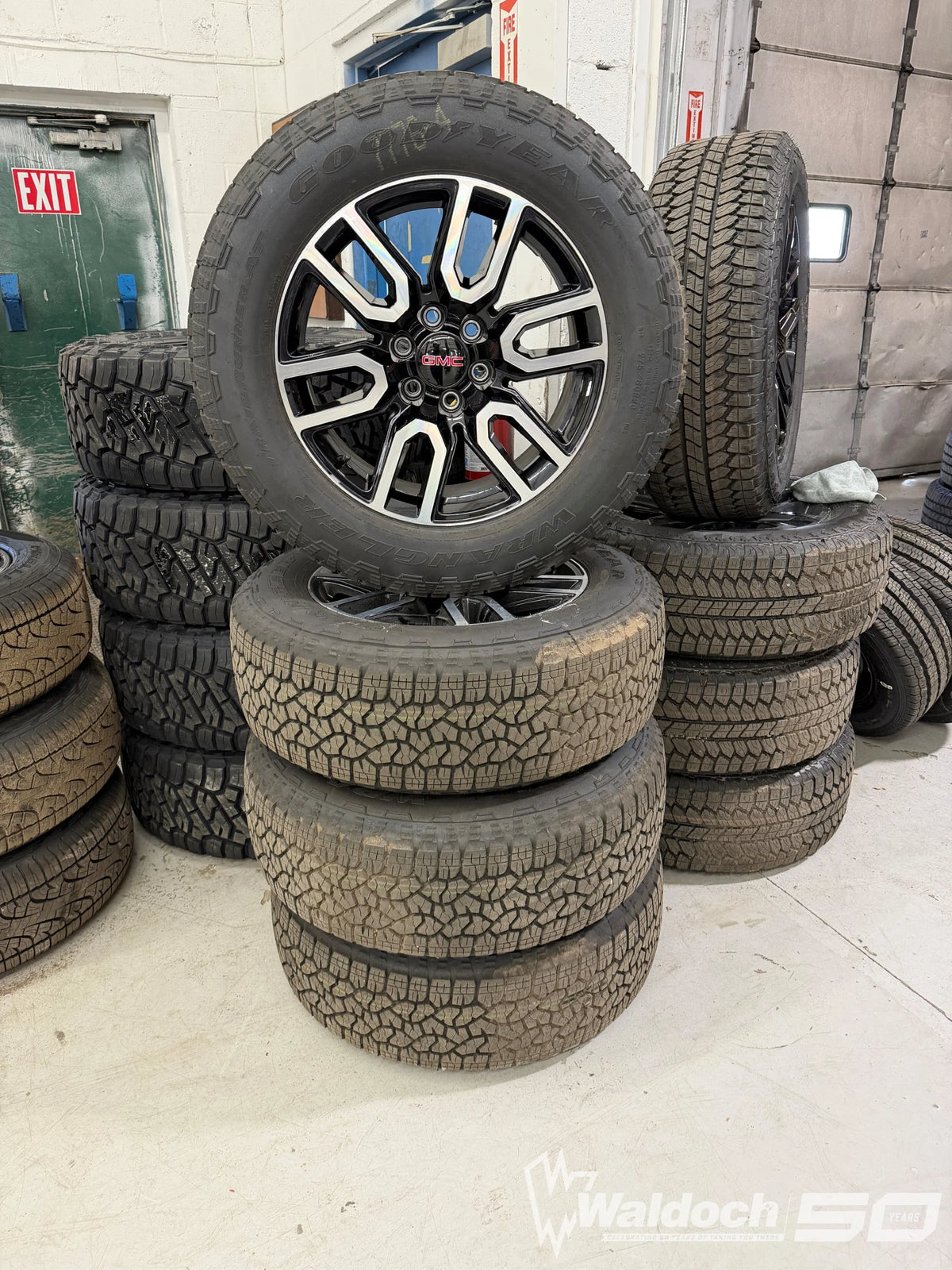 OEM 2025 GMC 1500 Truck Wheel and Tire: OEM.GMC-1500-2025-WT