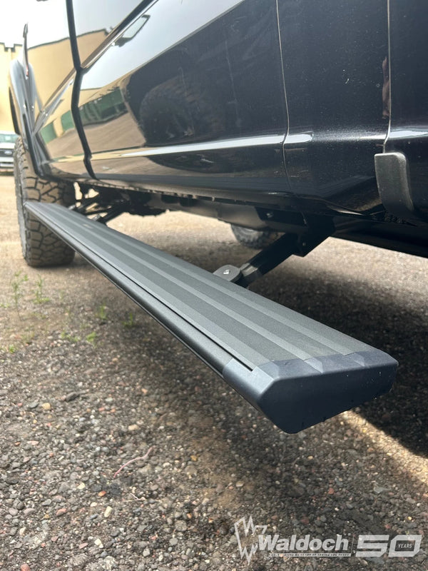 RAM 1500 2019+ CREWCAB POWER STEP BLACK WALDOCH LOGO