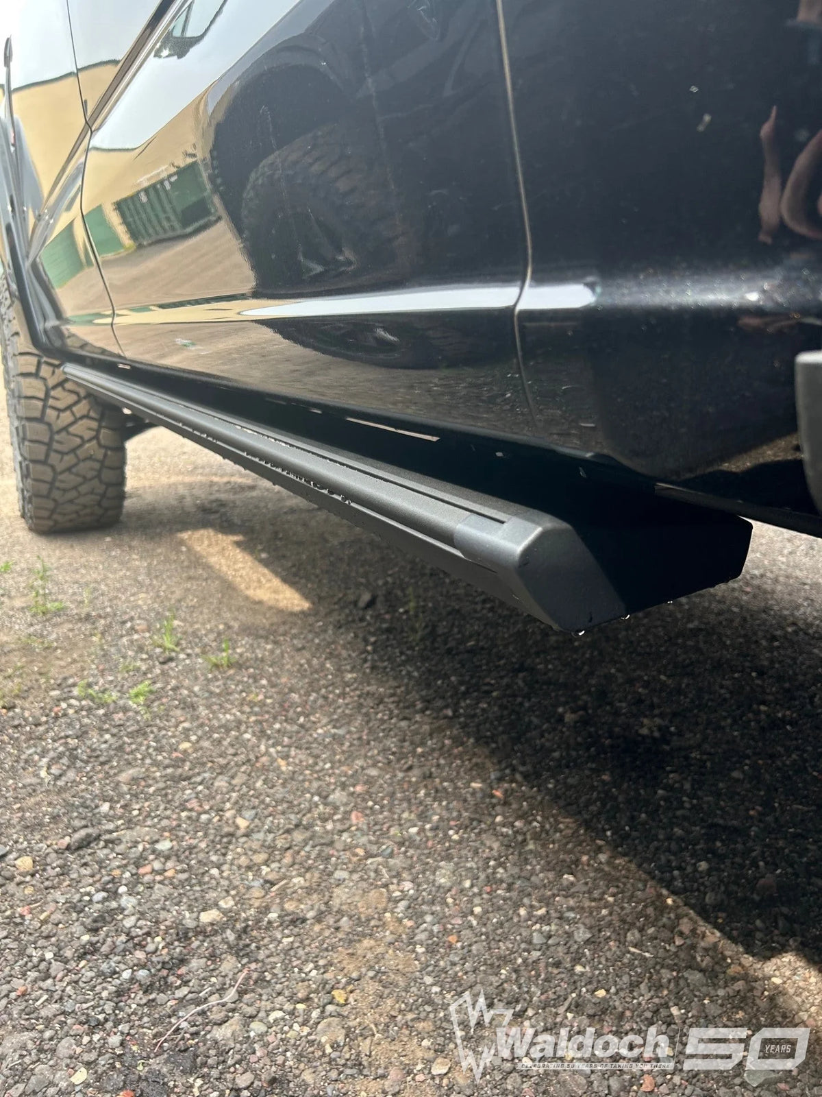 RAM 1500 2019+ CREWCAB POWER STEP BLACK WALDOCH LOGO