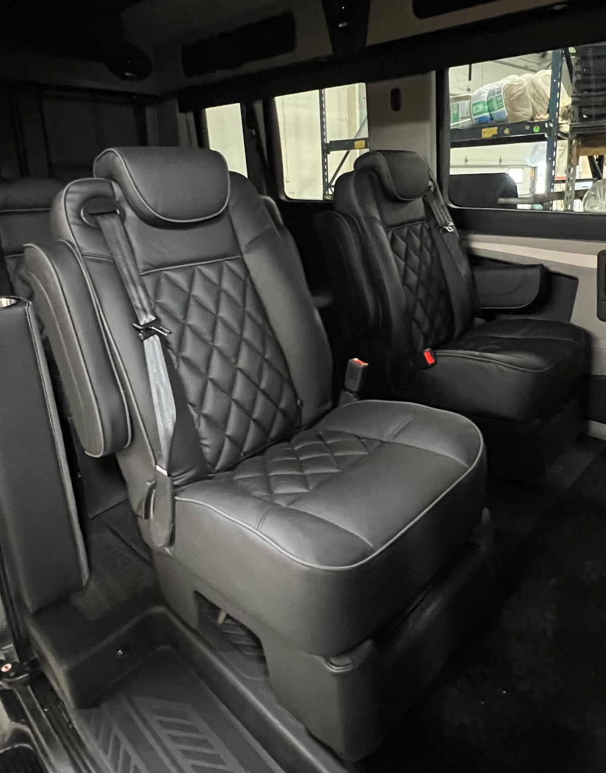 WALDOCH STORE - MIDDLE BUCKET SEAT - DS - DUAL ARM RESTS WITH HARD SKIRT