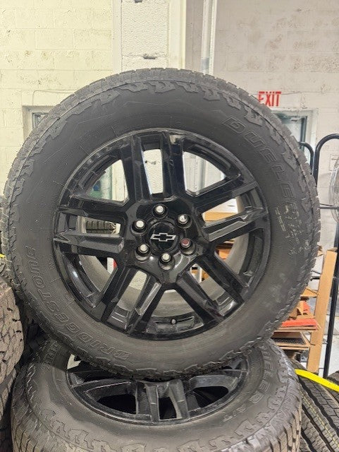 OEM 2025 Chevrolet 1500 Truck Wheel and Tire: OEM.CHEVY-1500-2025-WT